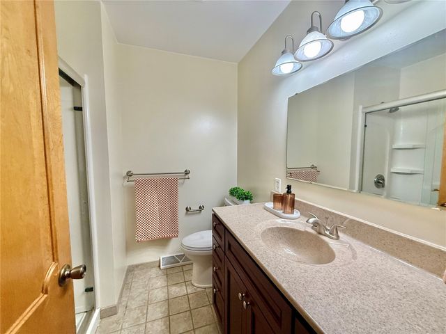 4261 Oak Leaf Ln NE, Iowa City, IA 52240