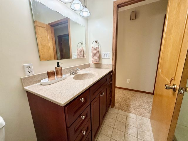4261 Oak Leaf Ln NE, Iowa City, IA 52240
