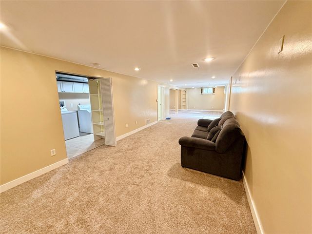 4261 Oak Leaf Ln NE, Iowa City, IA 52240