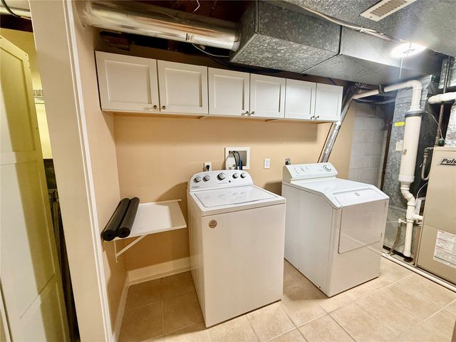 4261 Oak Leaf Ln NE, Iowa City, IA 52240