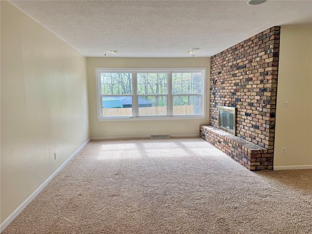 4261 Oak Leaf Ln NE, Iowa City, IA 52240