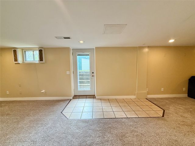 4261 Oak Leaf Ln NE, Iowa City, IA 52240