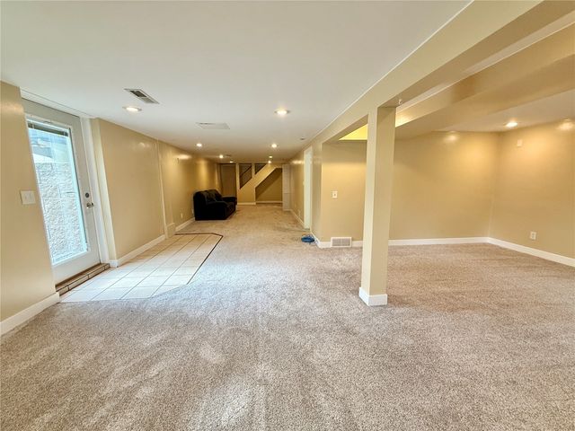 4261 Oak Leaf Ln NE, Iowa City, IA 52240