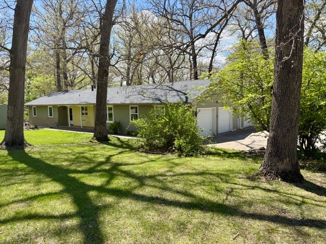 4261 Oak Leaf Ln NE, Iowa City, IA 52240