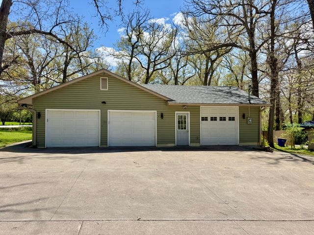 4261 Oak Leaf Ln NE, Iowa City, IA 52240