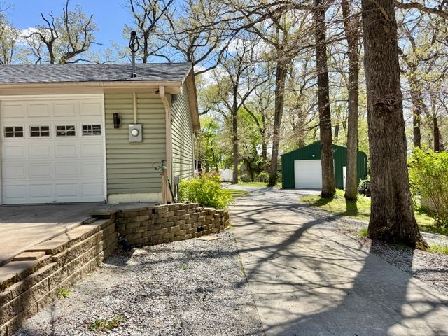 4261 Oak Leaf Ln NE, Iowa City, IA 52240