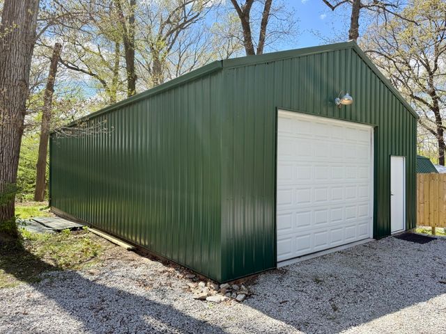 4261 Oak Leaf Ln NE, Iowa City, IA 52240