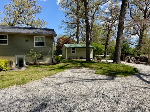 4261 Oak Leaf Ln NE, Iowa City, IA 52240