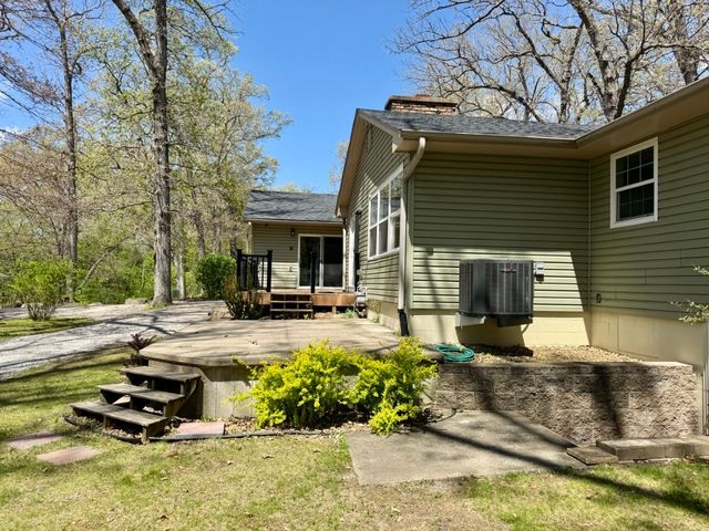 4261 Oak Leaf Ln NE, Iowa City, IA 52240