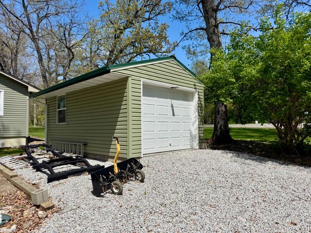 4261 Oak Leaf Ln NE, Iowa City, IA 52240