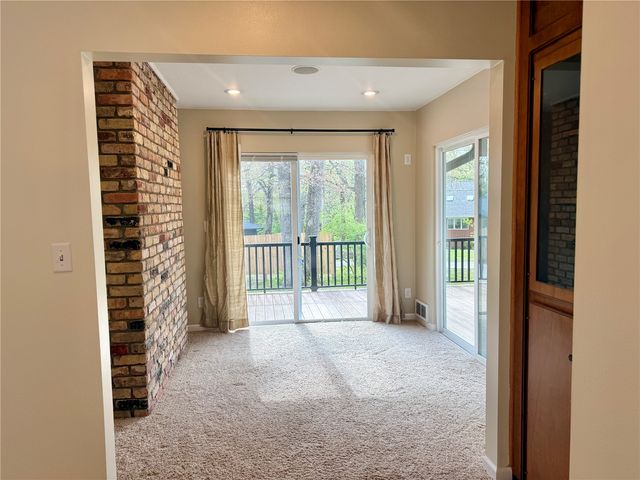 4261 Oak Leaf Ln NE, Iowa City, IA 52240