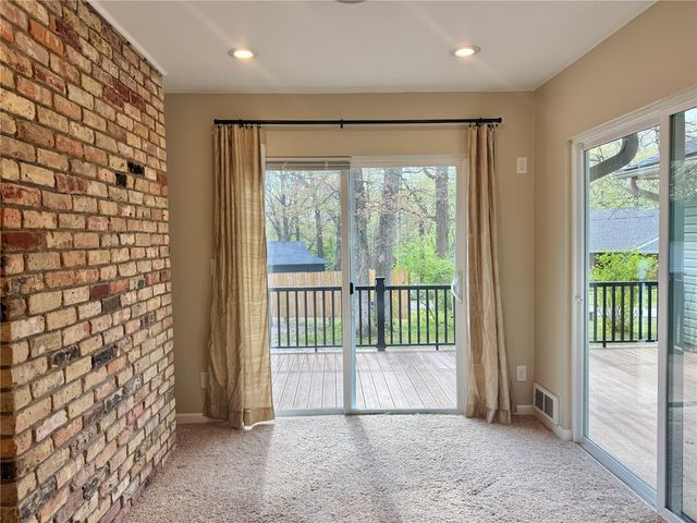 4261 Oak Leaf Ln NE, Iowa City, IA 52240
