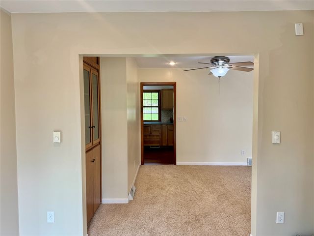 4261 Oak Leaf Ln NE, Iowa City, IA 52240