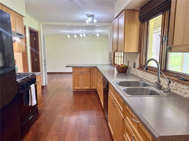 4261 Oak Leaf Ln NE, Iowa City, IA 52240