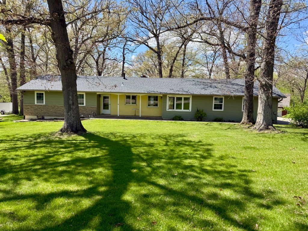 4261 Oak Leaf Ln NE, Iowa City, IA 52240