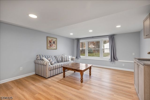 1933 Mary Ellen Ln, Scotch Plains Twp., NJ 07076