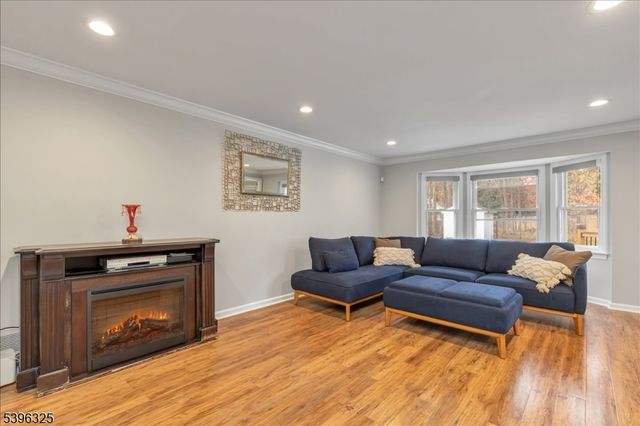 1933 Mary Ellen Ln, Scotch Plains Twp., NJ 07076