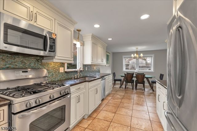 1933 Mary Ellen Ln, Scotch Plains Twp., NJ 07076