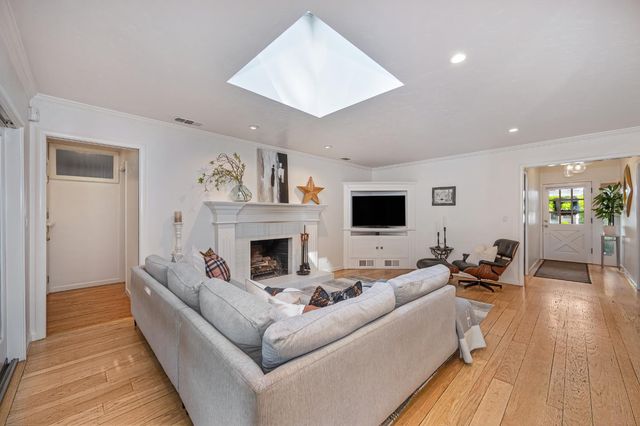 3852 El Ricon Way, Sacramento, CA 95864