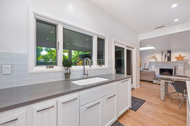 3852 El Ricon Way, Sacramento, CA 95864