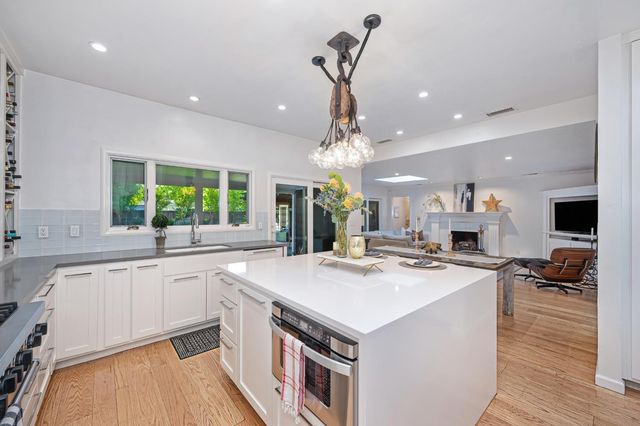 3852 El Ricon Way, Sacramento, CA 95864