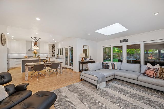 3852 El Ricon Way, Sacramento, CA 95864