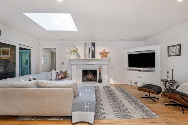3852 El Ricon Way, Sacramento, CA 95864