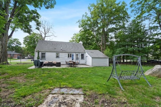 17 Woodstone Rd, Rockaway Boro, NJ 07866