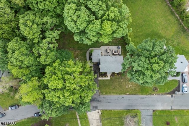 17 Woodstone Rd, Rockaway Boro, NJ 07866