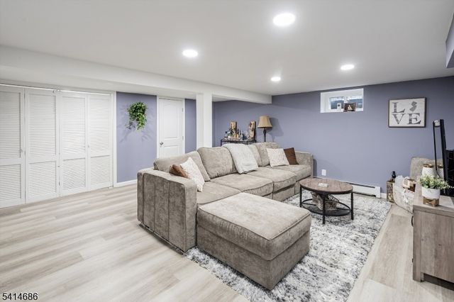 17 Woodstone Rd, Rockaway Boro, NJ 07866