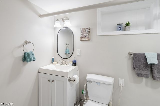 17 Woodstone Rd, Rockaway Boro, NJ 07866