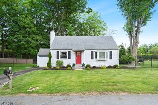 17 Woodstone Rd, Rockaway Boro, NJ 07866