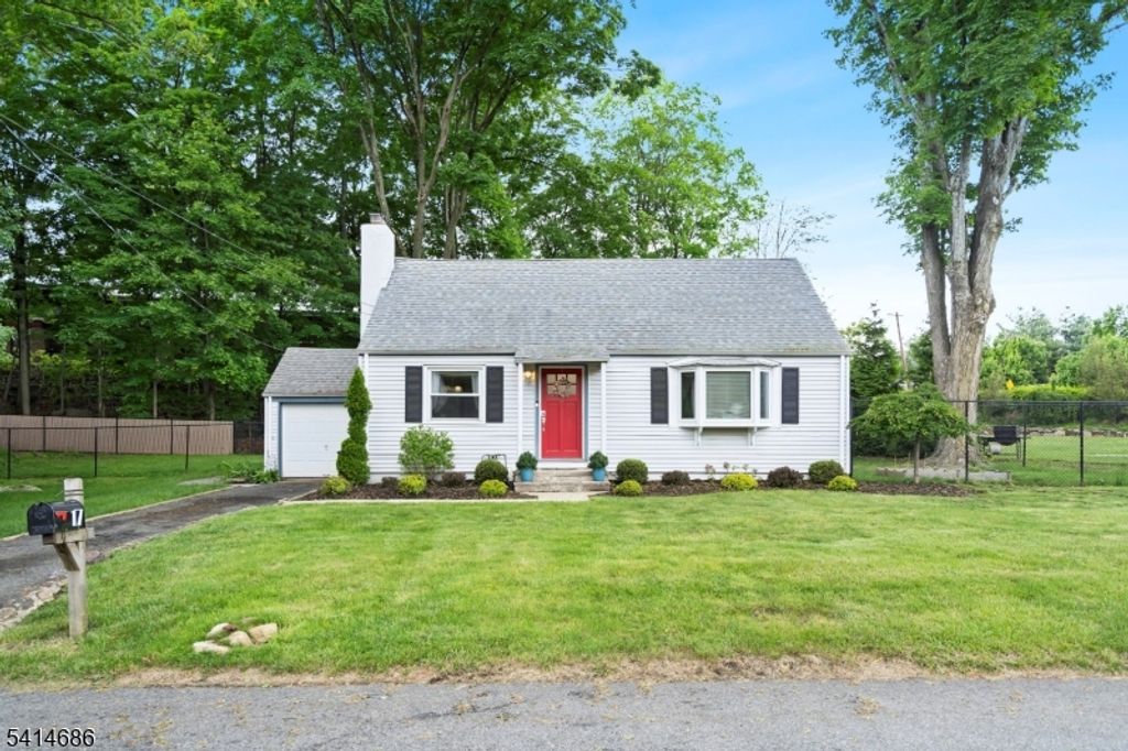 17 Woodstone Rd, Rockaway Boro, NJ 07866