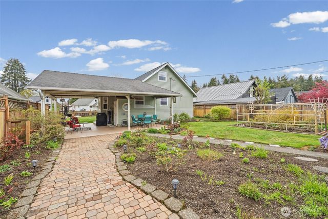 320 Coal Avenue, Carbonado, WA 98323