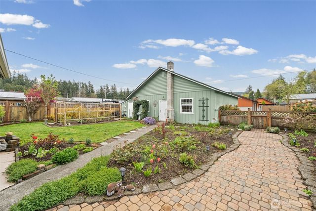 320 Coal Avenue, Carbonado, WA 98323