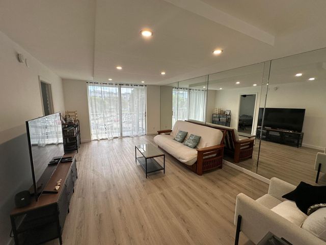 500 Executive Center Drive 3h, West Palm Beach, FL 33401