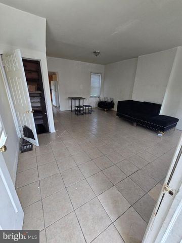 208 MAPLE ST, Reading, PA 19602