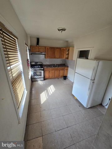 208 MAPLE ST, Reading, PA 19602