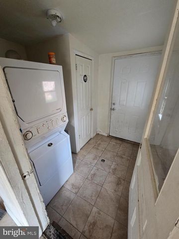 208 MAPLE ST, Reading, PA 19602