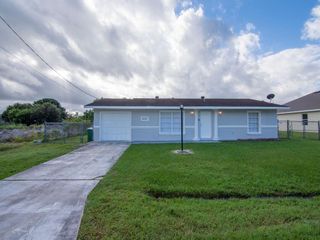 650 SE Evergreen Terrace, Port St Lucie, FL 34983