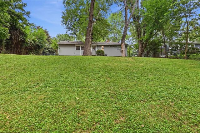 6108 N Charlotte Street, Kansas City, MO 64118
