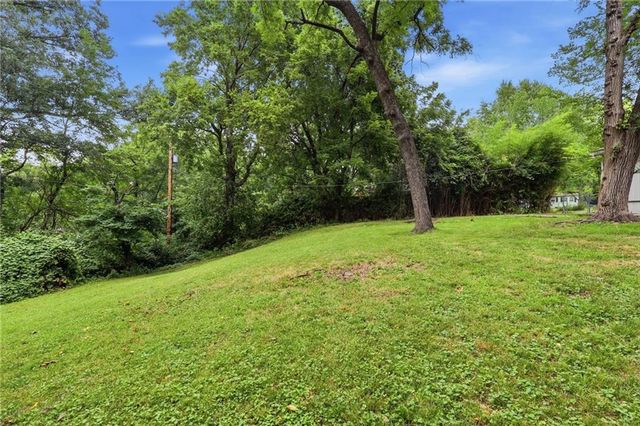 6108 N Charlotte Street, Kansas City, MO 64118