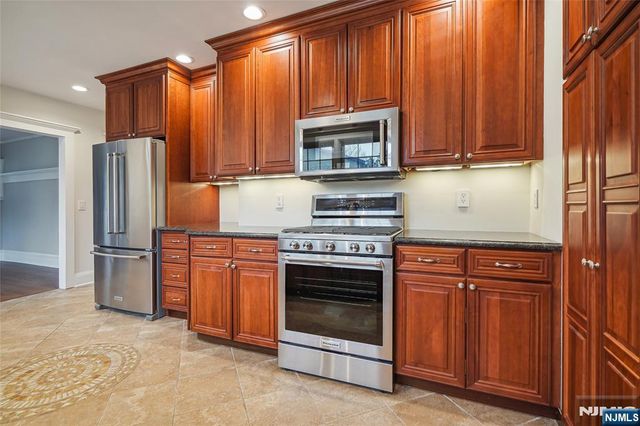 75 Central Avenue 2, Montclair, NJ 07042