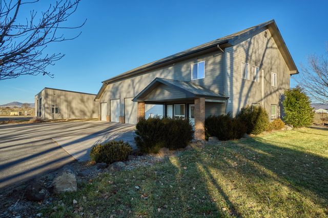 1081 Joe Wright Road, Klamath Falls, OR 97603