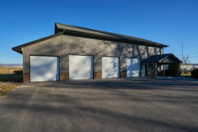 1081 Joe Wright Road, Klamath Falls, OR 97603