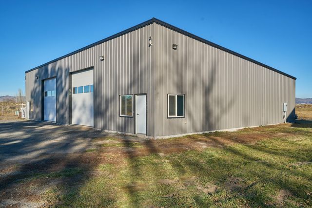 1081 Joe Wright Road, Klamath Falls, OR 97603