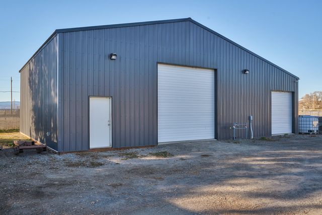 1081 Joe Wright Road, Klamath Falls, OR 97603