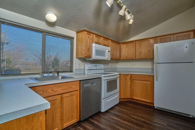 1081 Joe Wright Road, Klamath Falls, OR 97603