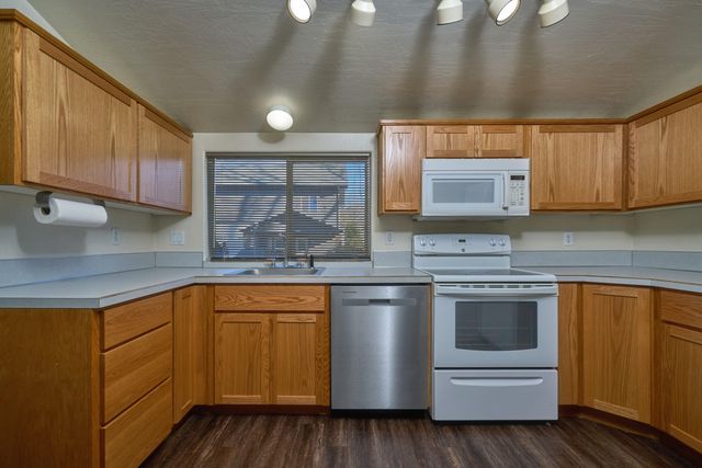 1081 Joe Wright Road, Klamath Falls, OR 97603