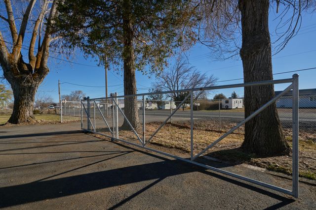 1081 Joe Wright Road, Klamath Falls, OR 97603